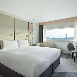 Hyatt Place London Heathrow Airport 4* Хитроу